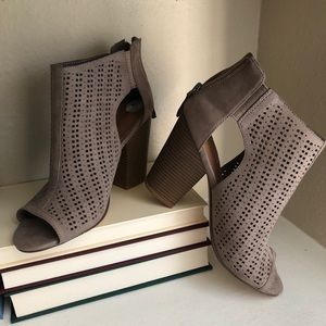 Indigo Rd. Grey Heeled Sandals